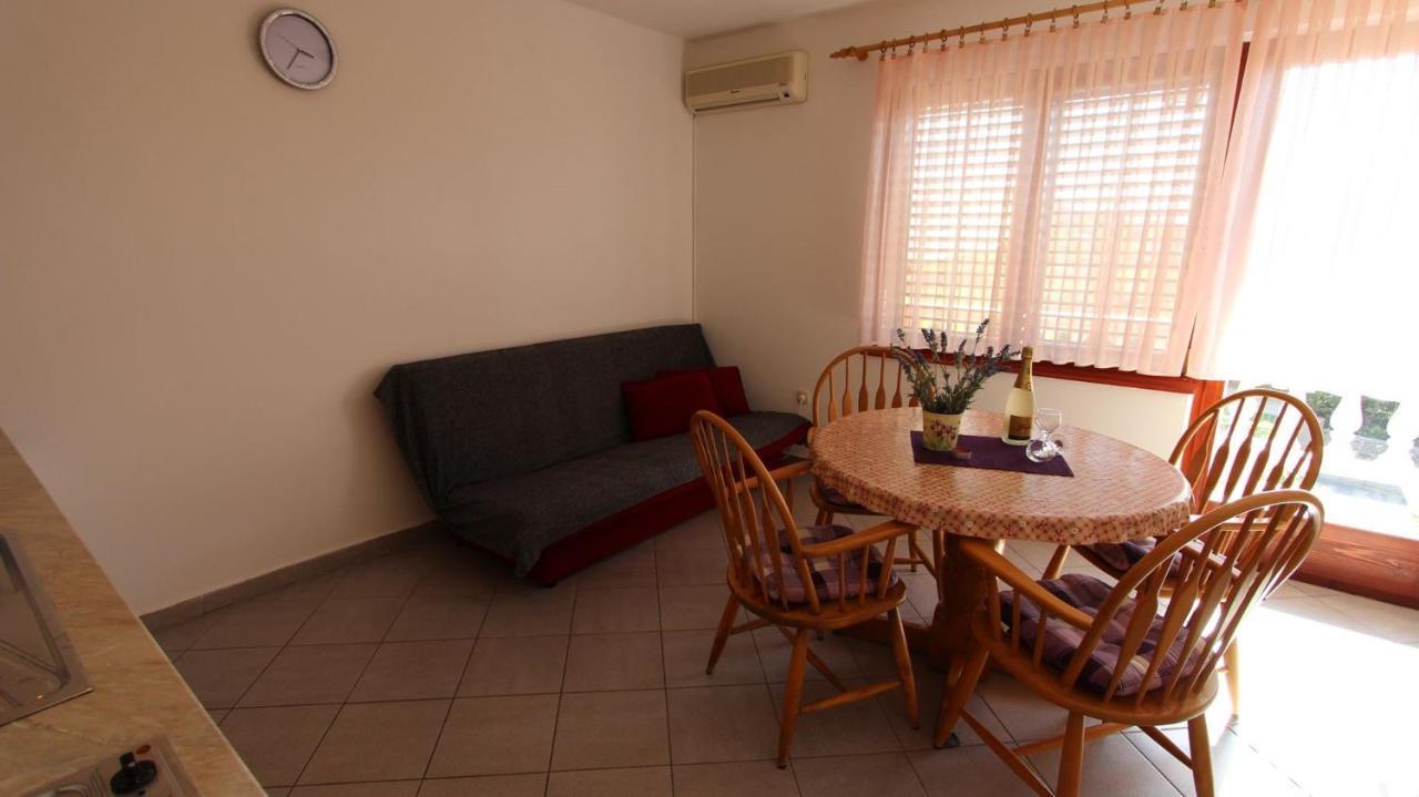Apartments Miko Malinska Esterno foto